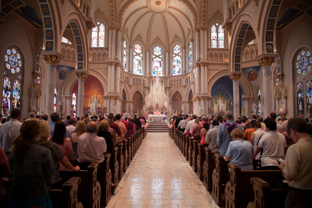 A postura e os gestos na Santa Missa